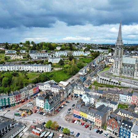 A Stylish 2 Bed Apartment In Cobh Town - Lux Stay المظهر الخارجي الصورة
