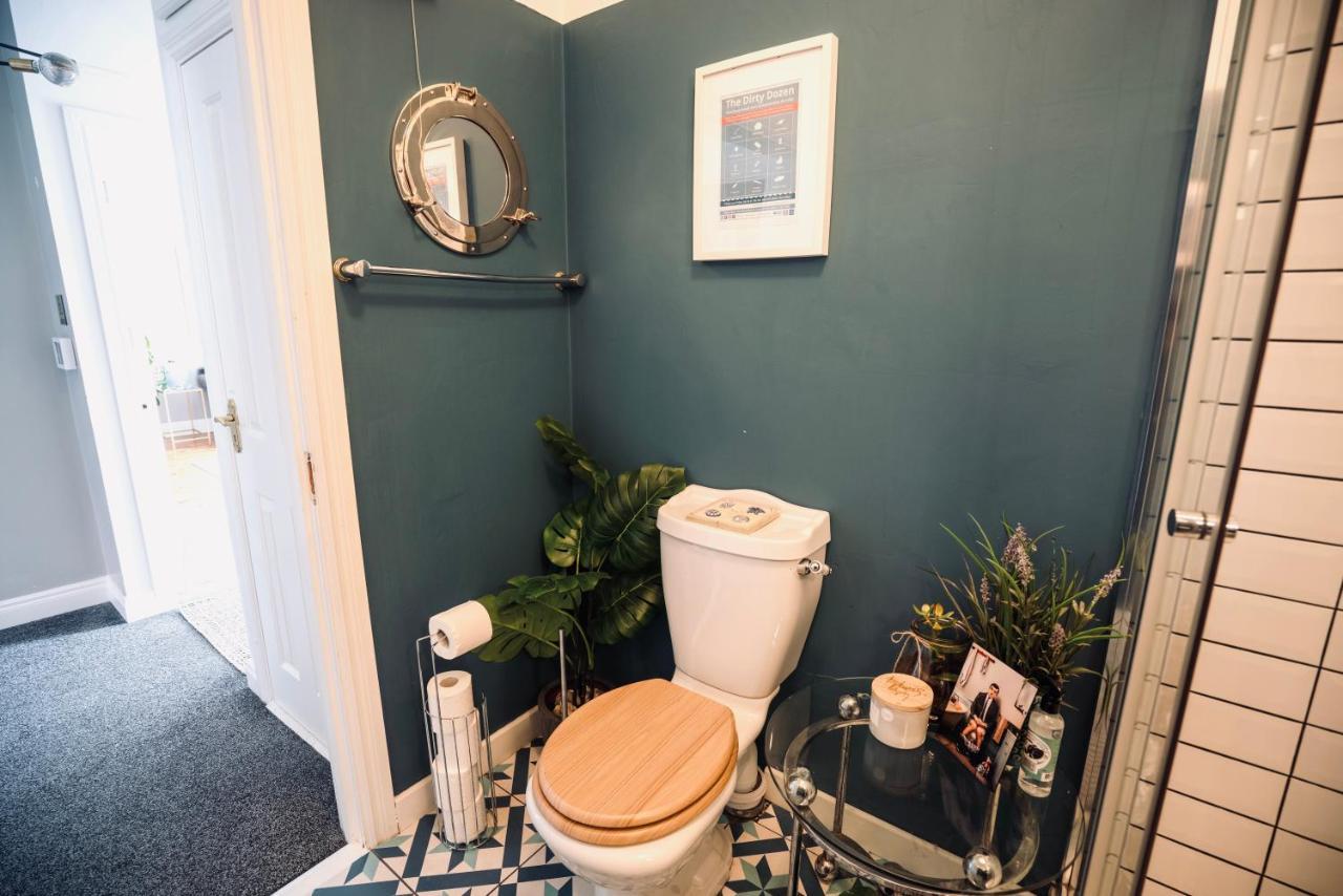 A Stylish 2 Bed Apartment In Cobh Town - Lux Stay المظهر الخارجي الصورة