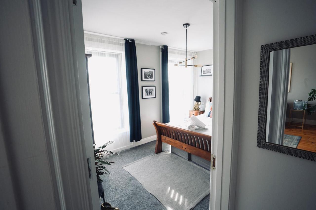 A Stylish 2 Bed Apartment In Cobh Town - Lux Stay المظهر الخارجي الصورة