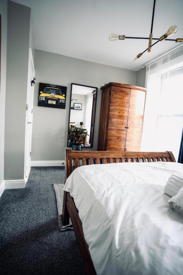 A Stylish 2 Bed Apartment In Cobh Town - Lux Stay المظهر الخارجي الصورة